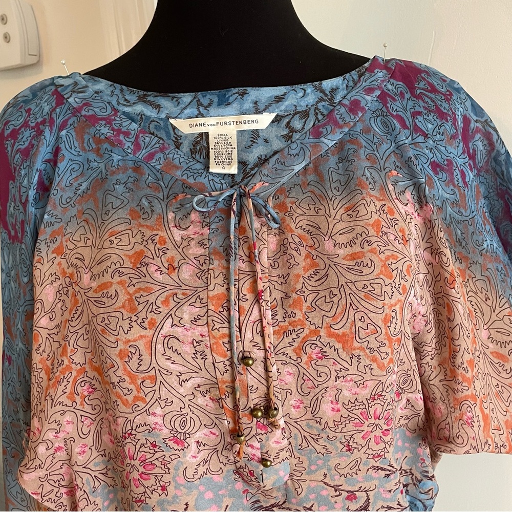 Diane Von Furstenberg Lightweight Silk Print Top! DVF Great condition! Size 4 - Picture 2 of 9